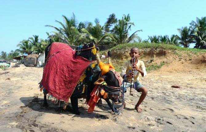 india-boy-aswetravel