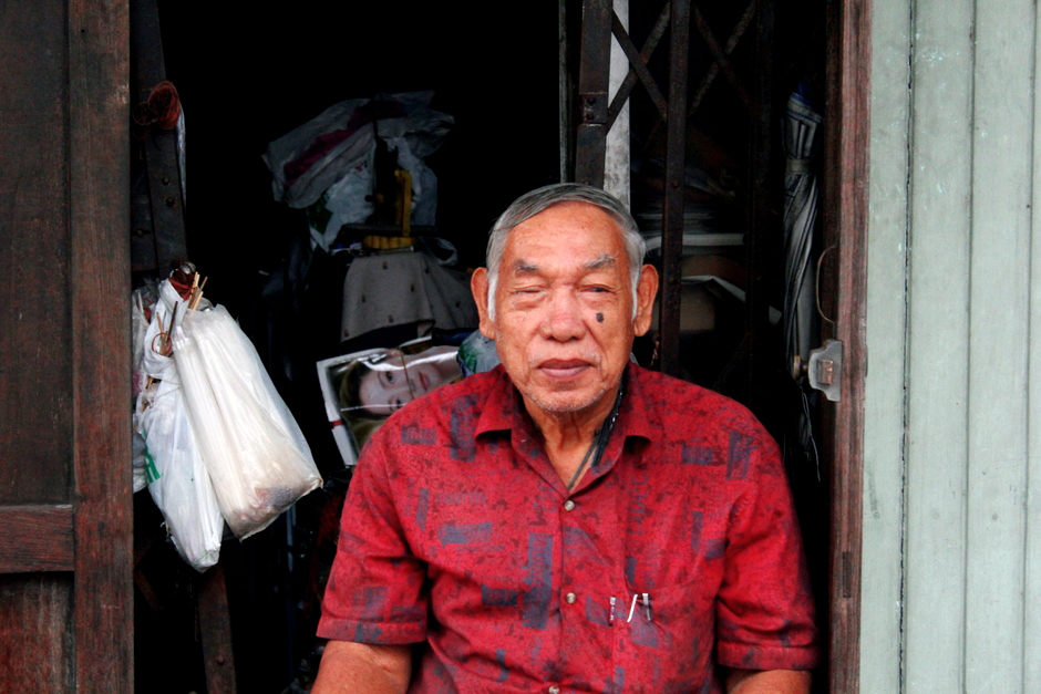 Daily Travel Photo The Man In The Chair daily travel photos face of bangkok Daily Travel Photo The Man In The Chair daily travel photos